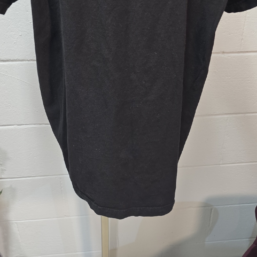Sublime Black Tee with Vibrant Skull Design - Picture 8 of 12